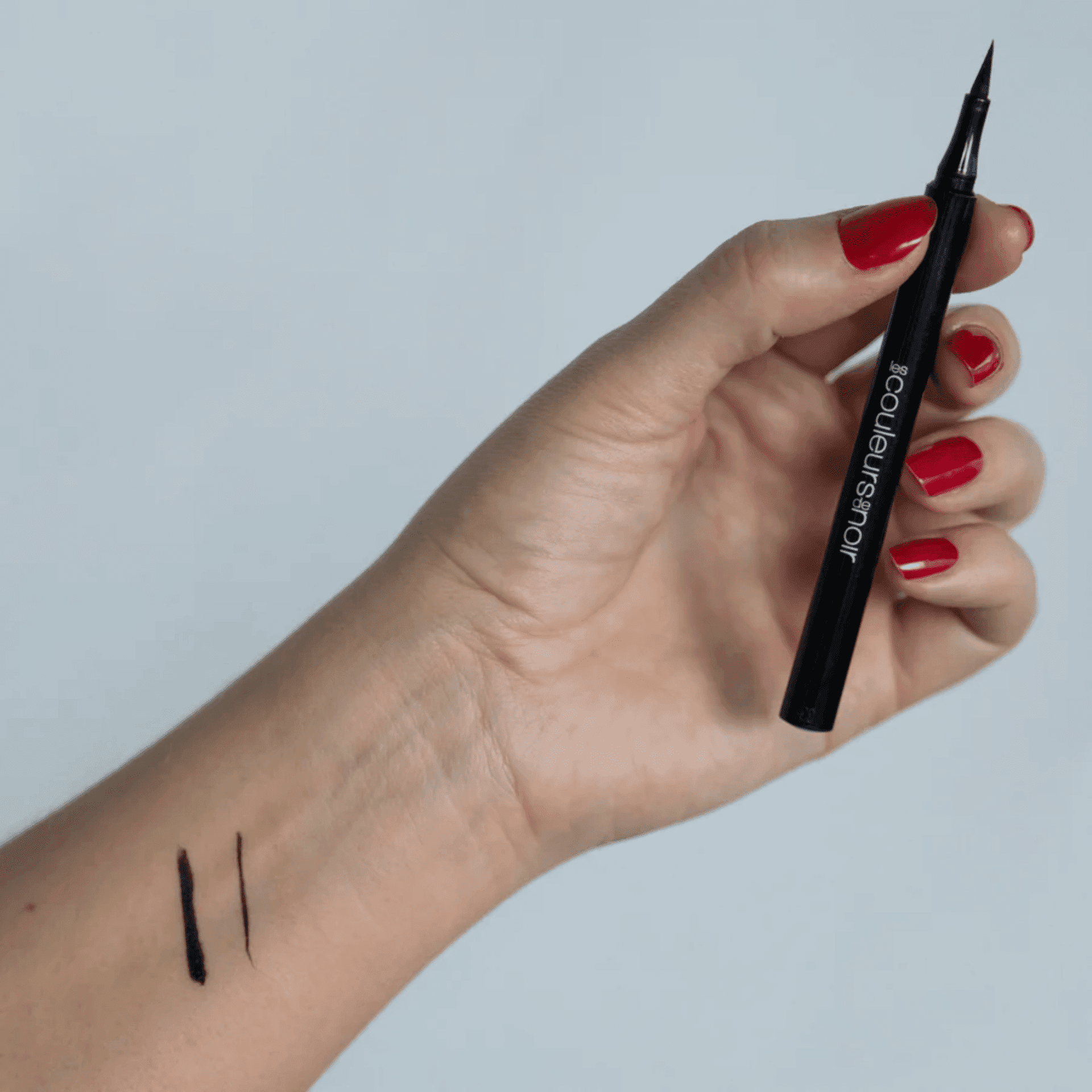 Couleurs De Noir Stylo Liner WP Matte Couleurs De Noir Stylo Liner WP Matte