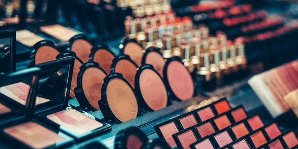 Hoe breng ik een basismake-up aan? Hoe breng ik een basismake-up aan?