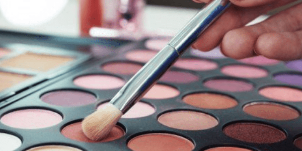 Gemakkelijk oogschaduw aanbrengen in 3 kleuren Gemakkelijk oogschaduw aanbrengen in 3 kleuren